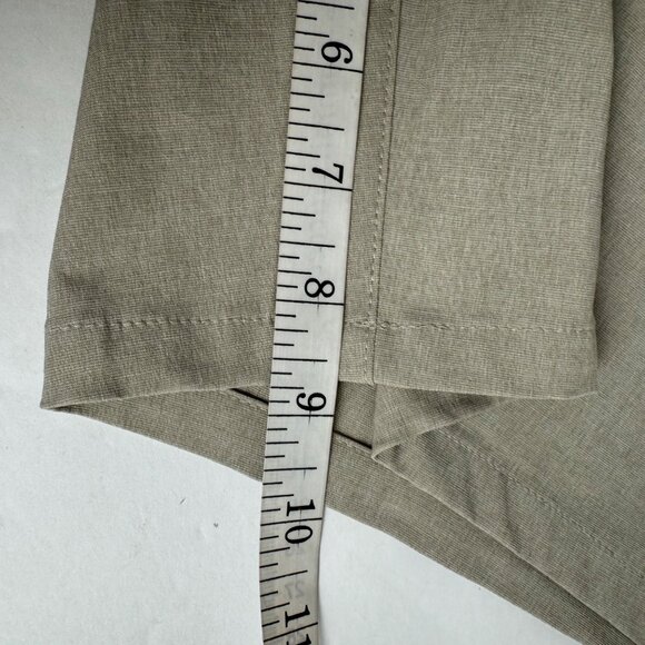 Vuori NEW Aim Shorts Khaki Men's 32 Performance Athletic Athleisure Preppy Golf - Picture 13 of 13